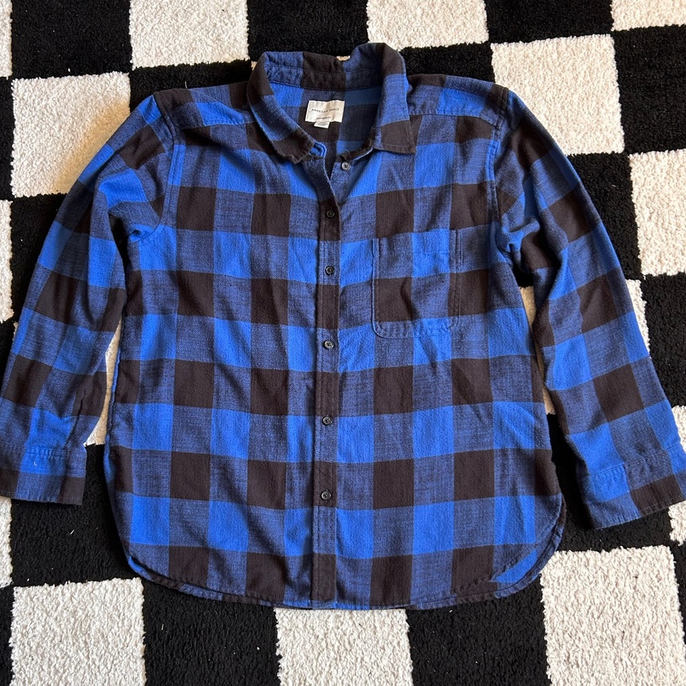 women’s medium A&E button up